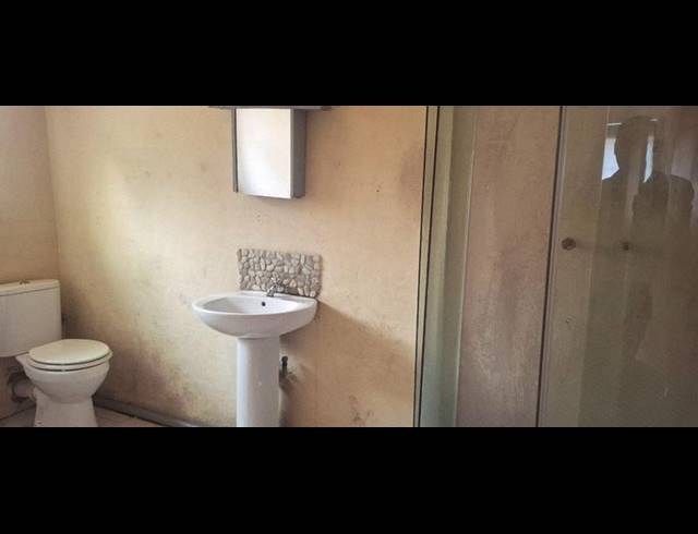 15 BEDROOM HOUSE FOR SALE IN KEMPTON PARK EXT 02